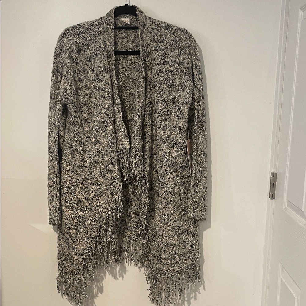 Sun & Shadow Marled Gray Cardigan with Fringe